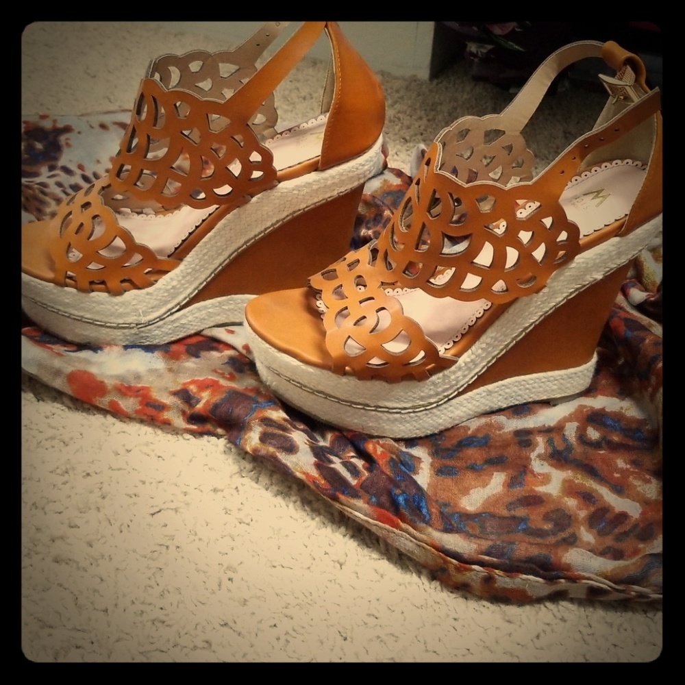 Shoedazzle Madison wedges
